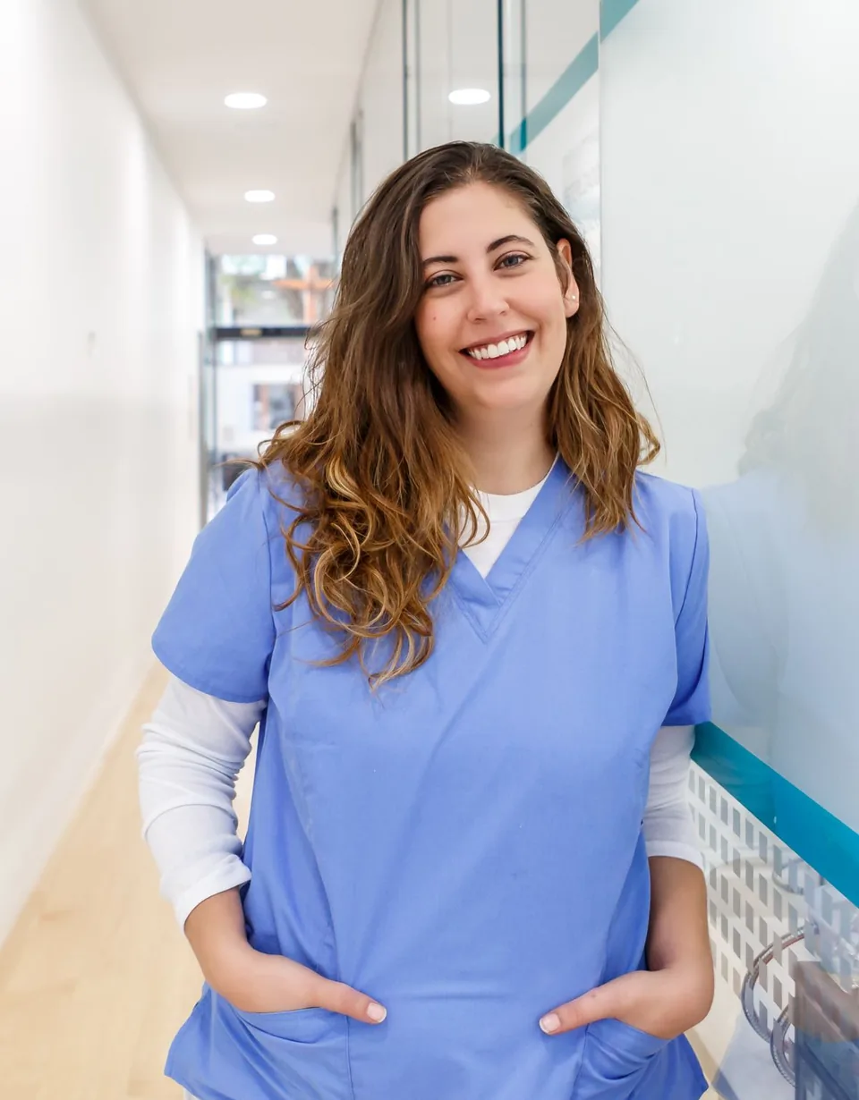 Laura Mtz. Vives · Higienista bucodental