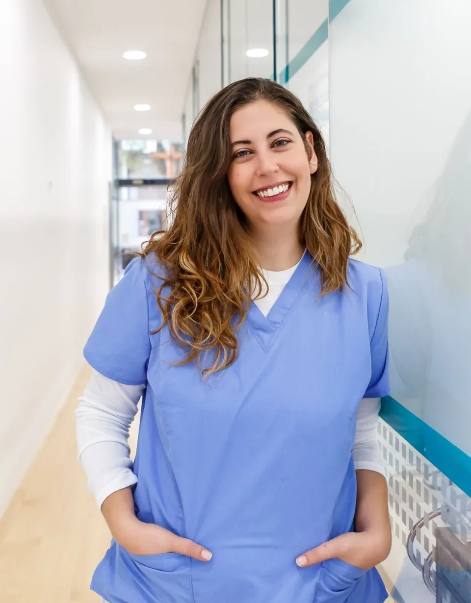 Laura Mtz. Vives · Higienista bucodental